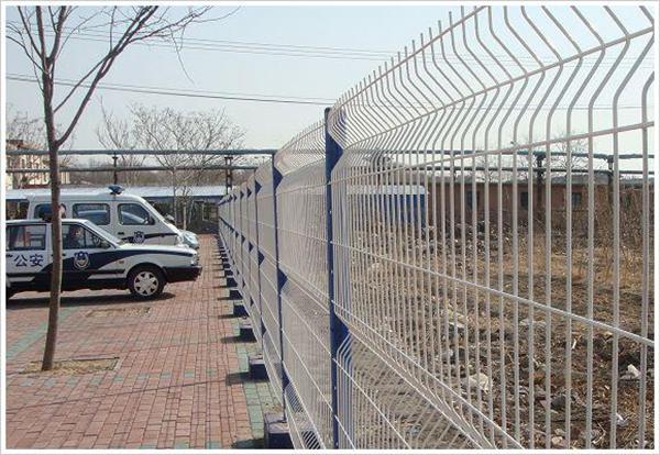 折弯护栏网2__产品展示_安平县正欧丝网制造