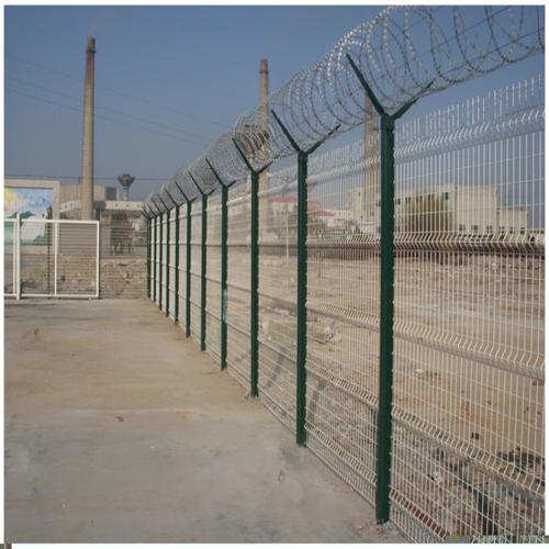 机场护栏网 绿色护栏网 三折弯护栏 铁网护栏 千明护栏供应