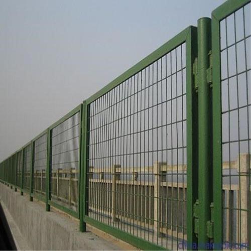 专业的高速公路双边护栏网厂家批发价格 欢迎来电垂询 - 深圳市泰翔金